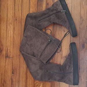 ⌛️ Suede Boots 1/14